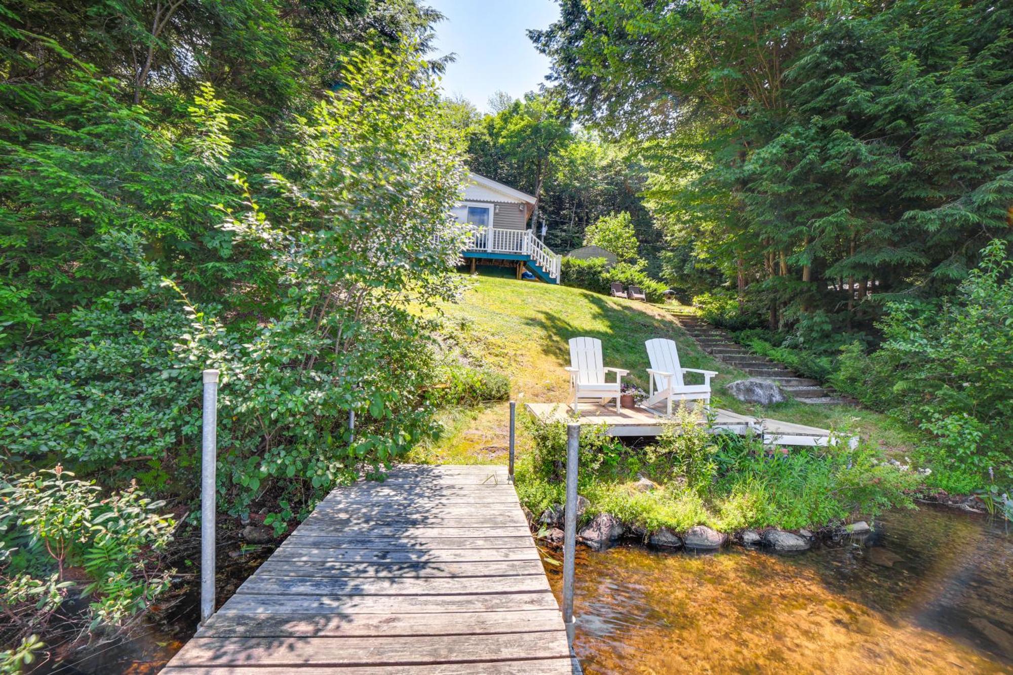 Breathtaking Newbury Cottage With Deck On Chalk Pond Екстериор снимка